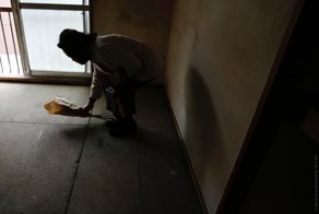 Наедине со смертью: кто убирает квартиры одиноко умерших японцев