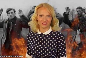 Шла по Харькову старушка