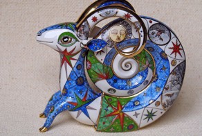 Дуэт  художников создает сказочные фигуры из фарфора