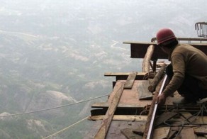 Без страховки, но в каске! (14 фото)