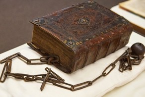 Как раньше защищали книги в библиотеках от кражи