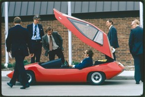 Спортивный автомобиль на батарейках