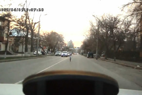 Ребенок посреди проезжей части