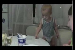 Ден любит сметану