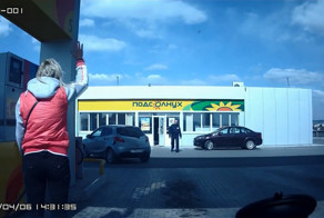 Дама забыла вытащить пистолет