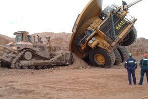 БелАЗы и Комацу — Смерть Титанов