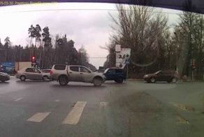 Сбила пешехода и уехала