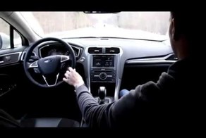 Это новый Ford Mondeo, и он умеет