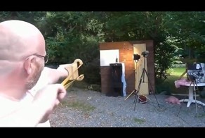 Выстрелил из рогатки - ЖЕСТЬ!