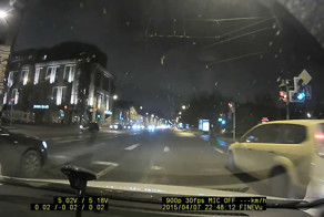 Решила перейти дорогу на красный