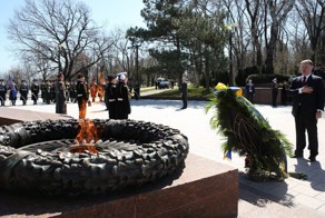 Порошенко встретили в Одессе криками «убийца» и «фашизм не пройдет»