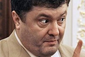 Порошенко пообещал упростить предоставление убежища россиянам