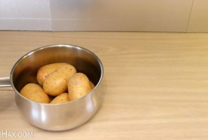 Как быстро очистить вареную картошку