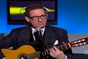 Когда только учишься играть на гитаре и хочешь понравиться девушке