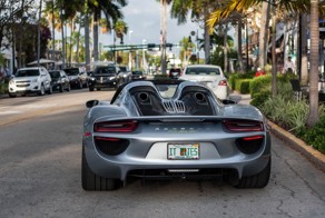 Бабушка из Флориды купила самую дорогую модель Porsche
