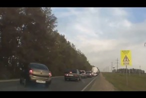 Смотрите на стопы и не рискуйте жизнью!