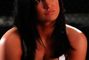 Девушка вышибающая дух! 