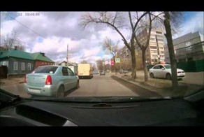Логан остался без зеркала
