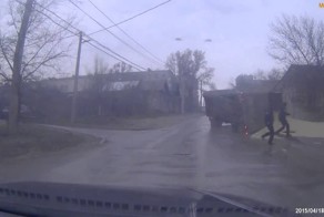 У фуры опрокинулся прицеп - ДТП в Волгограде 18.04.2015