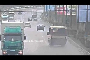 Пенсионер вышел под автобус неглядя