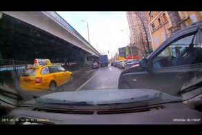 Сотрудник ДПС устроил аварию 