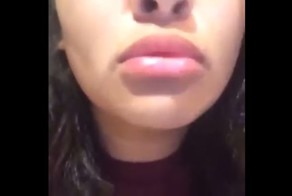 Девушка накачала губы 