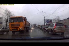 Выехал с прилегающей