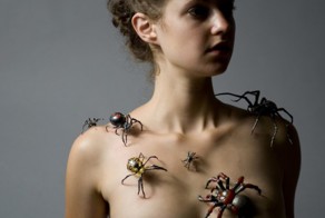 Интересный факт дня: Боязнь пауков досталась нам от рождения