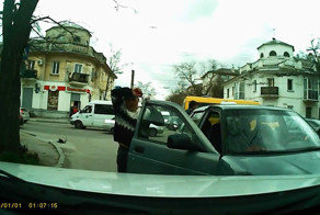 Таксист со всеми поздоровался