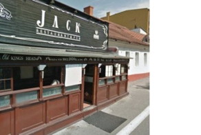 В Польше украинцам запрещают заходить в кафе