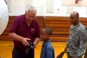 Вернувшийся со службы отец сделал сюрприз сыну