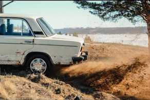 На что способен ВАЗ 2106 против внедорожников на бездорожье