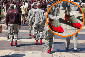 Морских котиков США переодели в женские туфельки