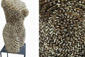 Женская фигура, сделанная из необычных материалов