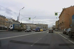 Сбил мать с ребенком