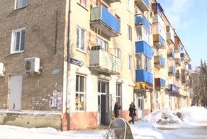 Мужика убили на глазах у семьи (видео)