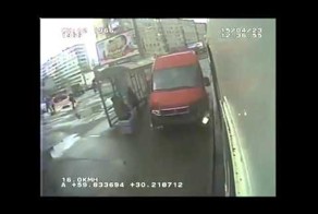 Авария на остановке в Питере