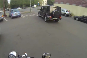 Девушка против мусора