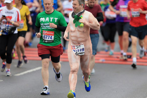 17 поразительно странных костюмов с лондонского марафона