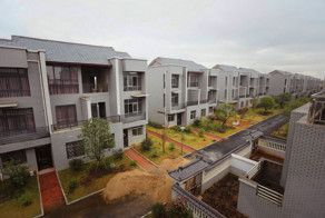 Китайский миллионер подарил виллы своим соседям