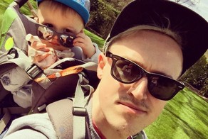 Ребёнок впервые увидел одуванчик: зашкаливающе милое видео!