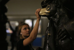 Поезд московского метро протащил зажатого дверями пассажира