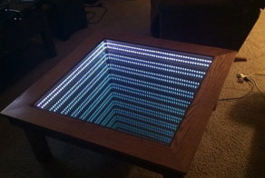 Столик бесконечности из зеркал и подстветки