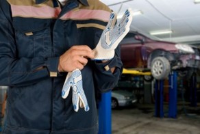 Кто сбегает от автодилеров к частным мастерам?