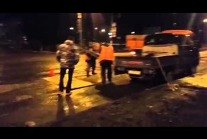 Фанера-лучший друг мэра, и теперь  на  Камчатке дороги в порядке.