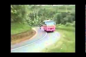 Лобовой удар мотоциклист