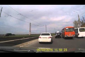 Подрезал автобус
