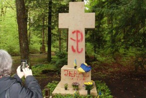 В Мюнхене могилу Бандеры осквернили польскими нецензурными словами