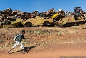  Кладбище военной техники в Эритрее (37 фото)