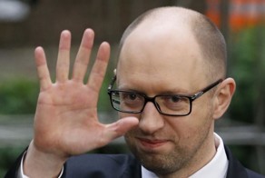 АРСЕНИЙ ЯЦЕНЮК БЕЖАЛ ИЗ СТРАНЫ